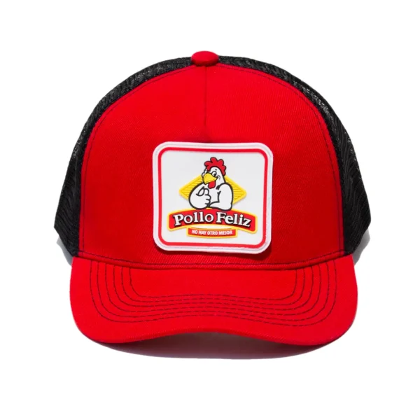 Gorra roja con el logo de Pollo Feliz.